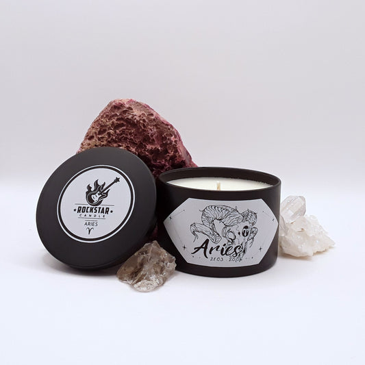 Kerze Widder Produktabbildung mit Deko