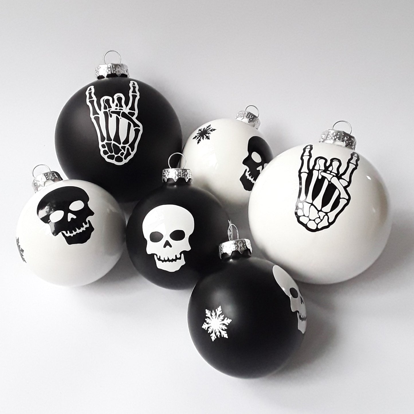 Christbaumkugel Set Skull schwarz weiß Produktfoto