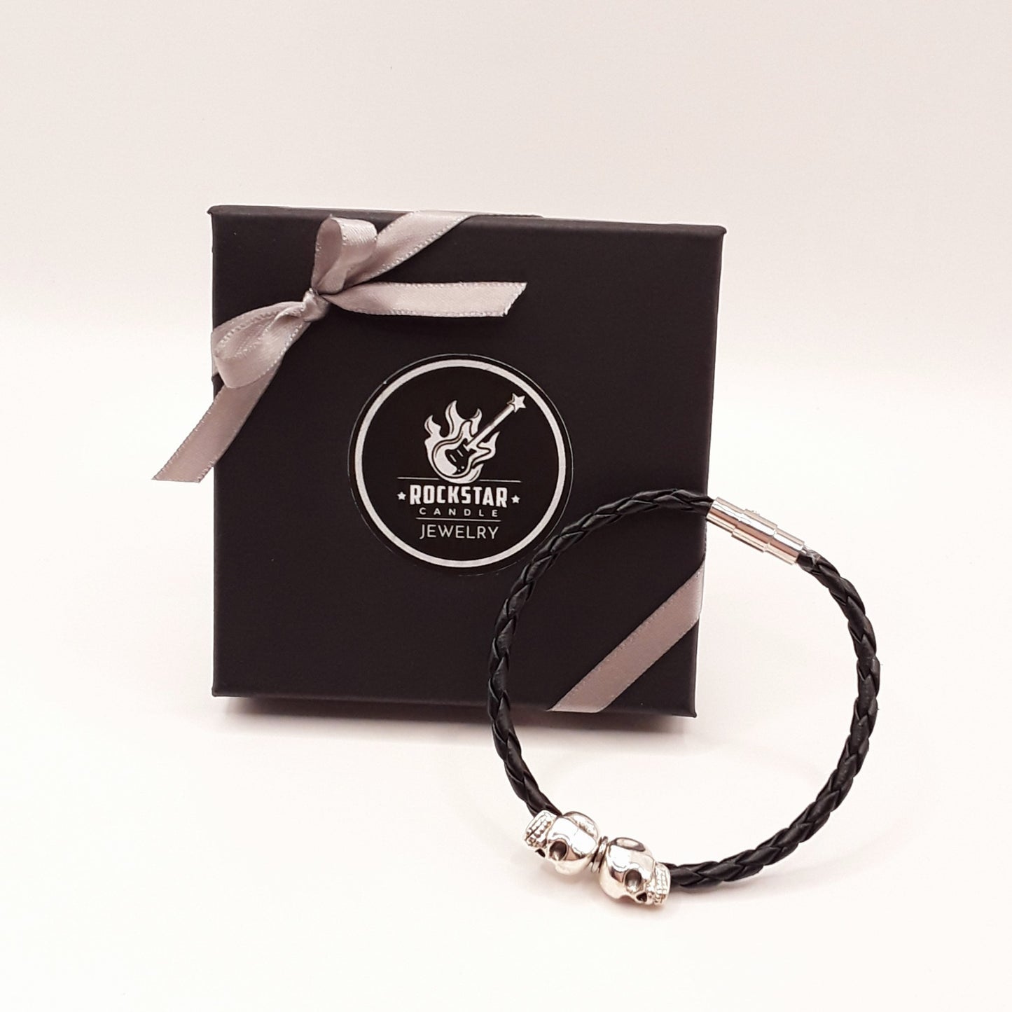 Armband Schädel silber mit Verpackung Produktfoto