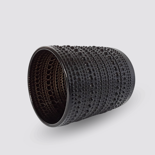 Kerzenglas Teelichthalter Relief Dots schwarz liegend
