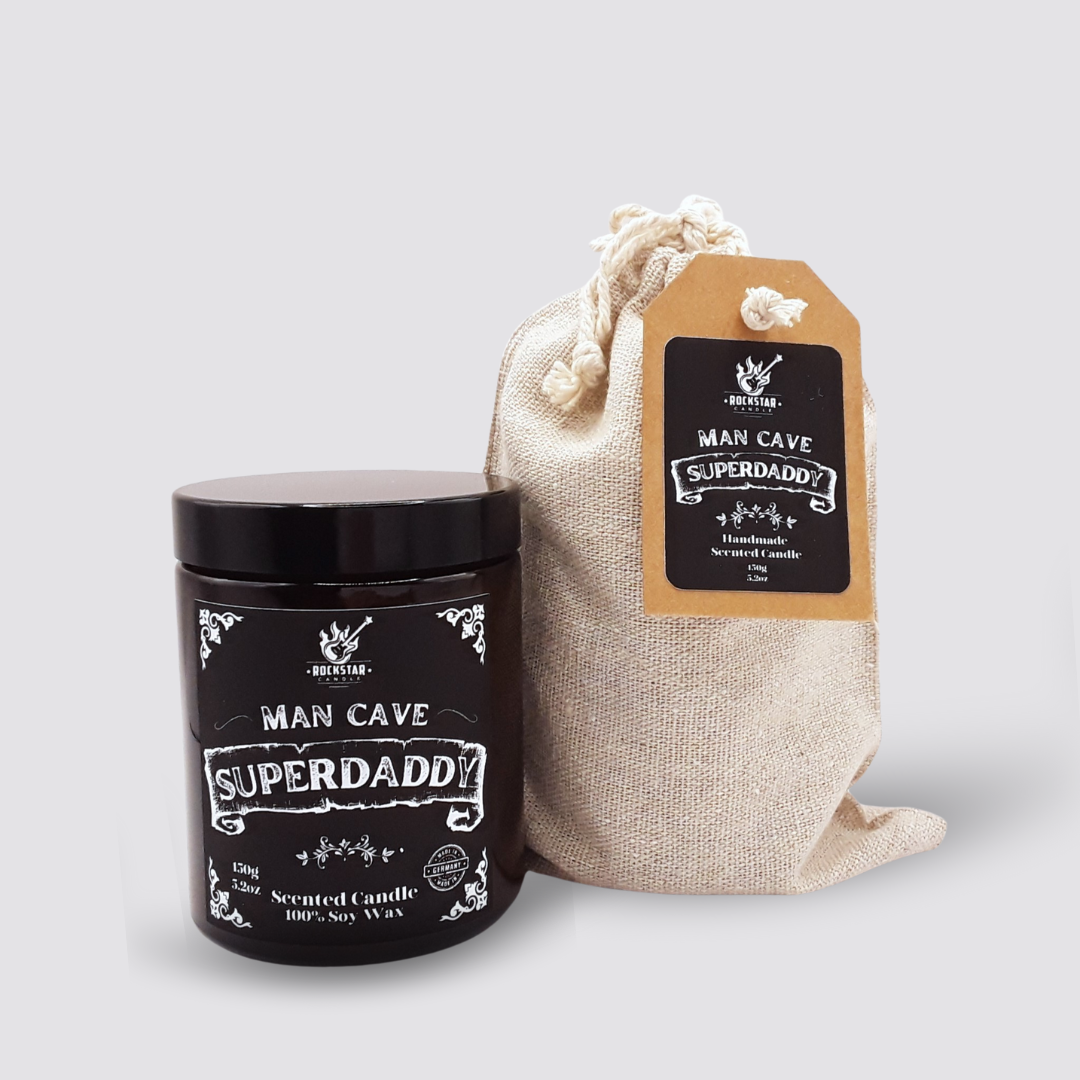 Man Cave Kerze Superdaddy Babypuder mit Verpackung Produktfoto