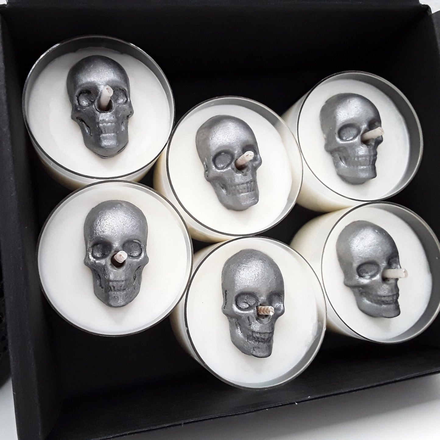 6er Set Teelichter mit Schädel in Karton