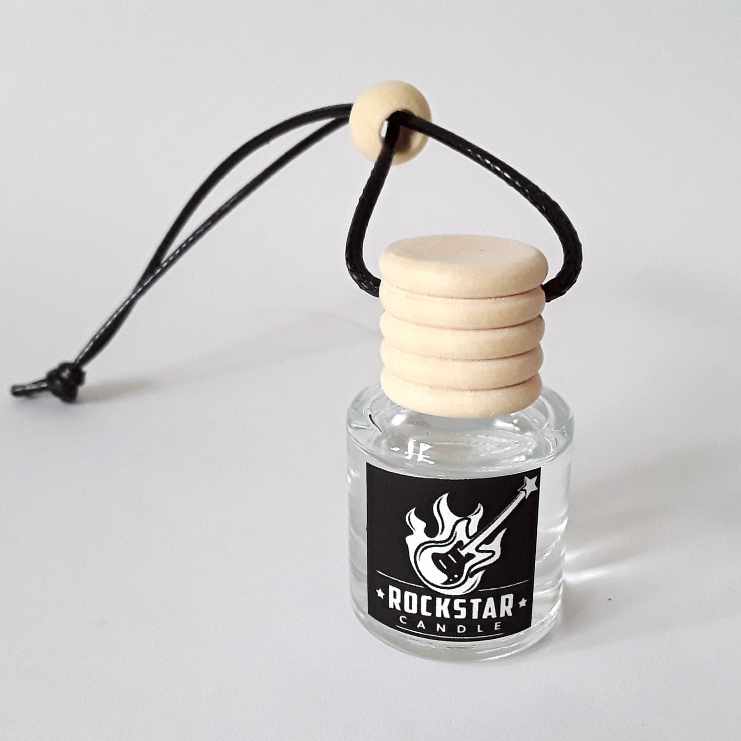 Glasflasche Auto Kfz Duft Diffuser stehend vor hellem Hintergrund