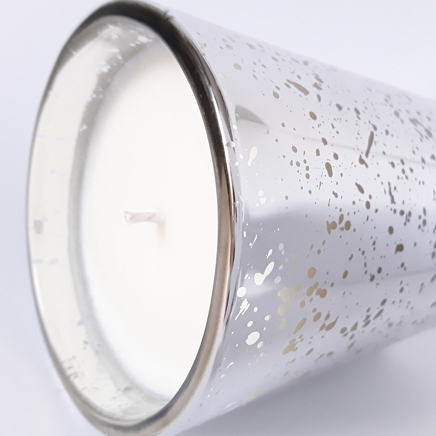 Kerze silber Schädel Wachs Detailfoto