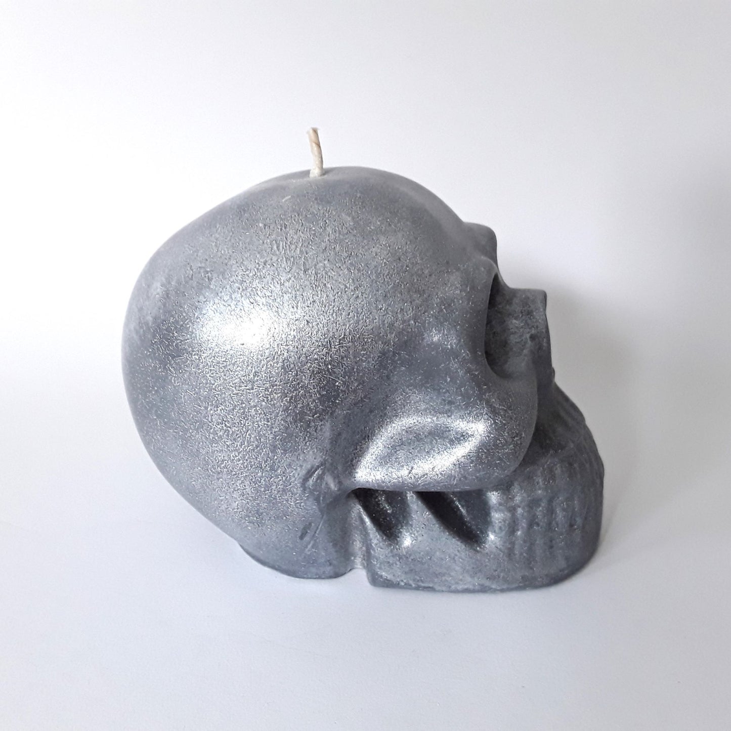 Schädel Kerze gunmetal Aufnahme von der Seite