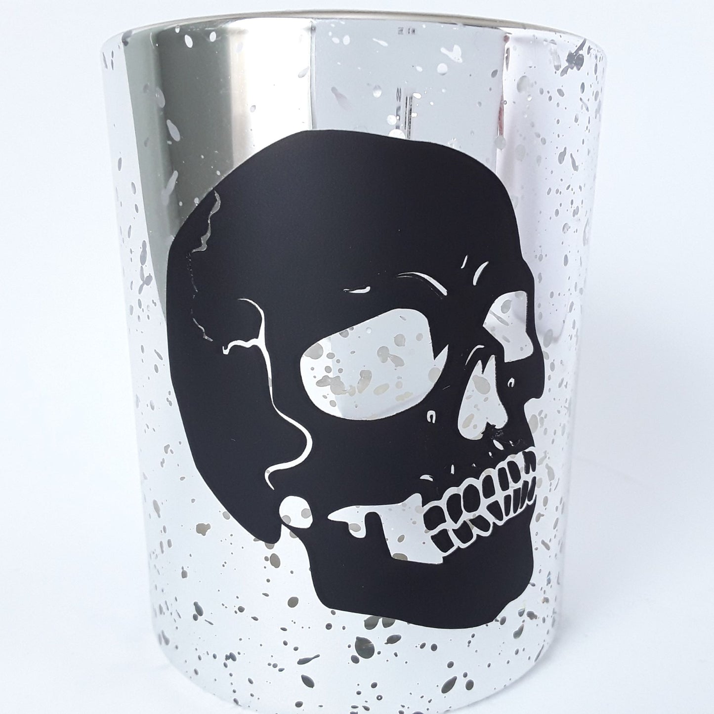 Kerze silber Schädel Detailfoto