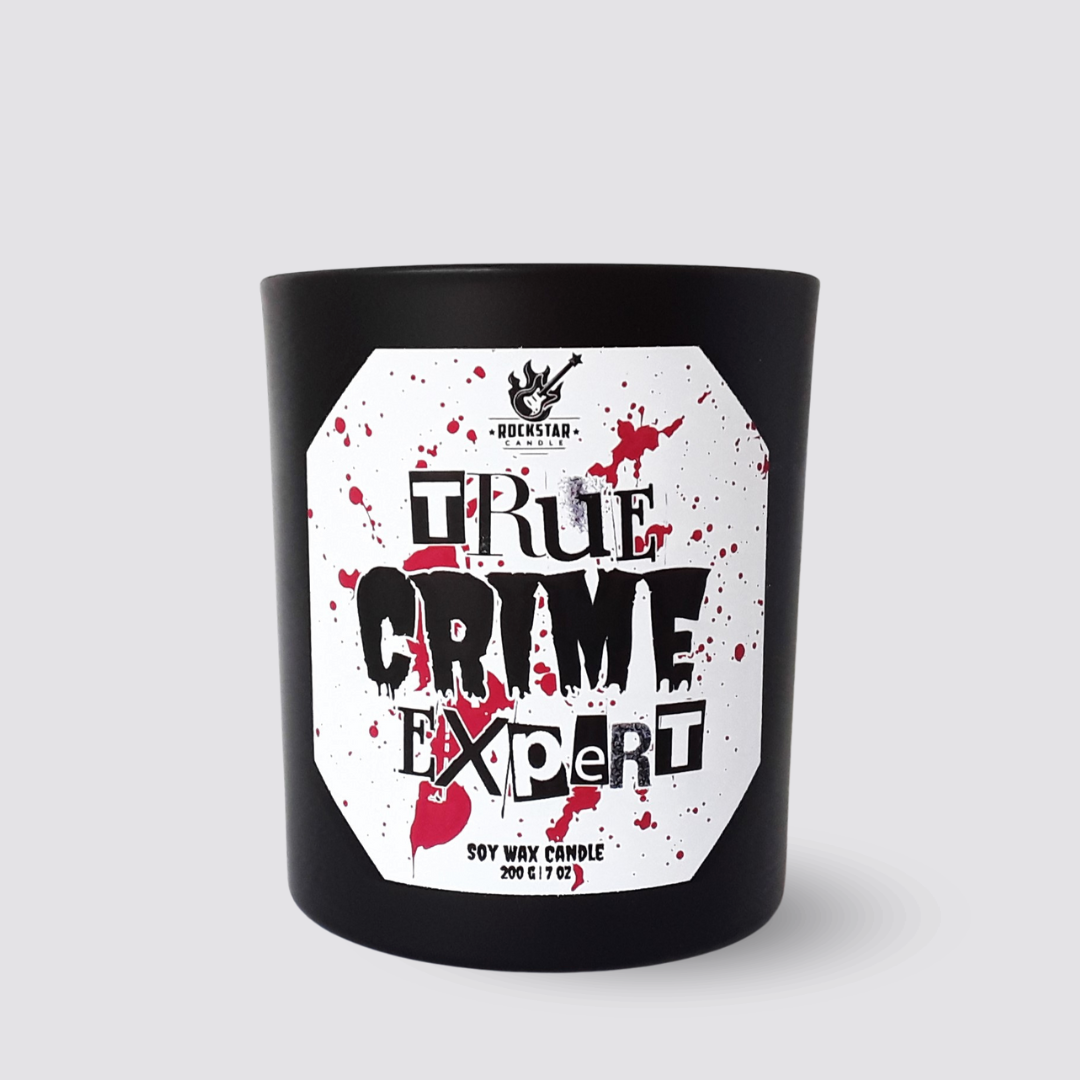 Kerze True Crime Expert grauer Hintergrund