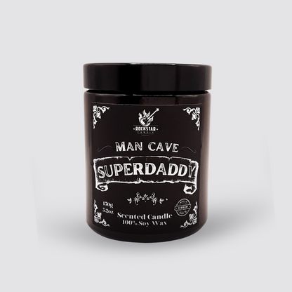 Man Cave Kerze Superdaddy Babypuder Produktfoto