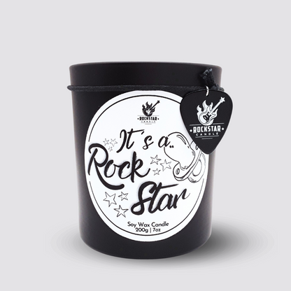 Kerze It`s a Rockstar Junge blau vor hellem Hintergrund