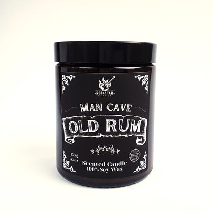Kerzenglas Old Rum vor weißem Hintergrund